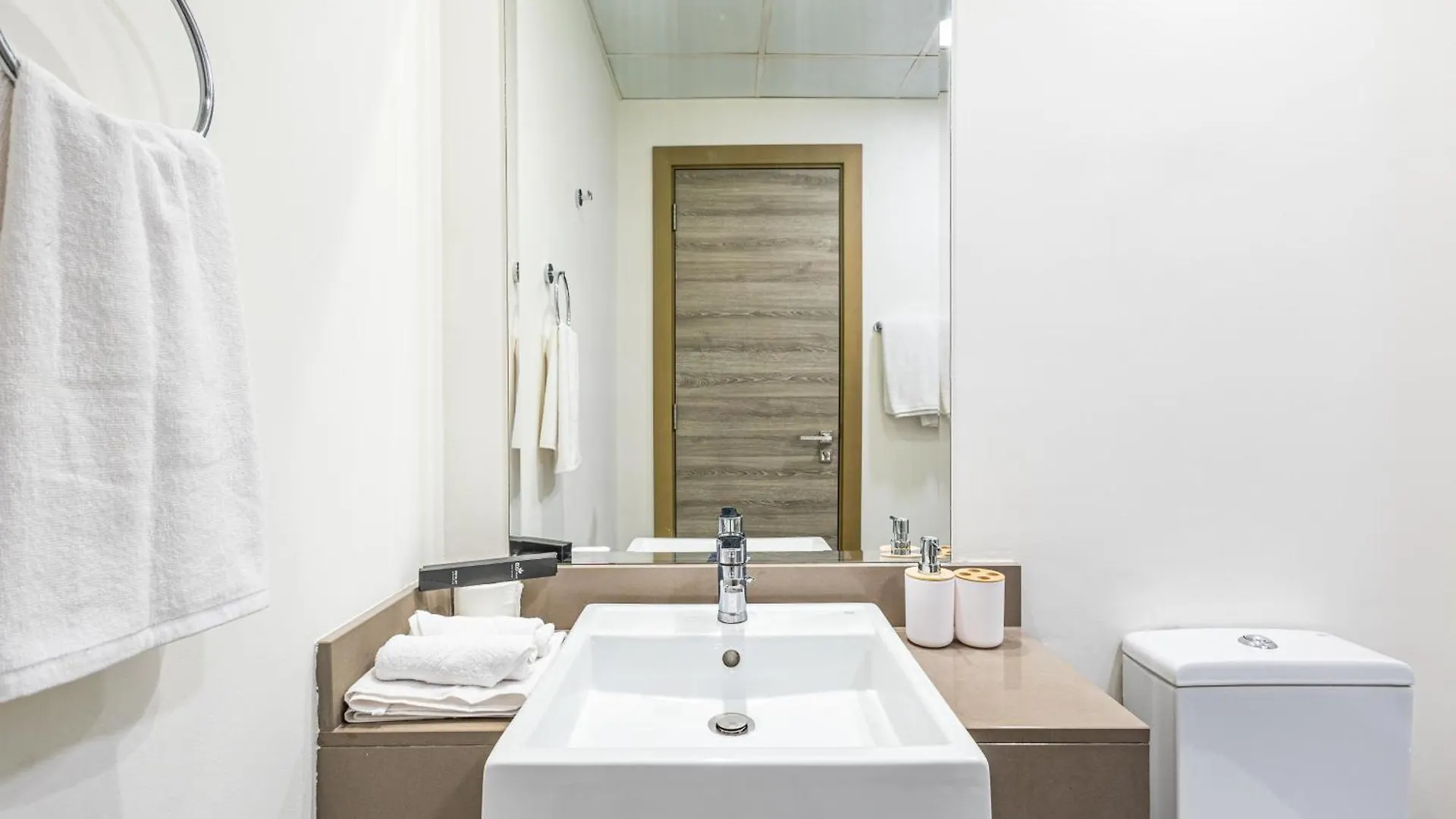 Superhost - Bright & Stylish 1-Bedroom In Bloom Tower, Jvc Dubai Apartment