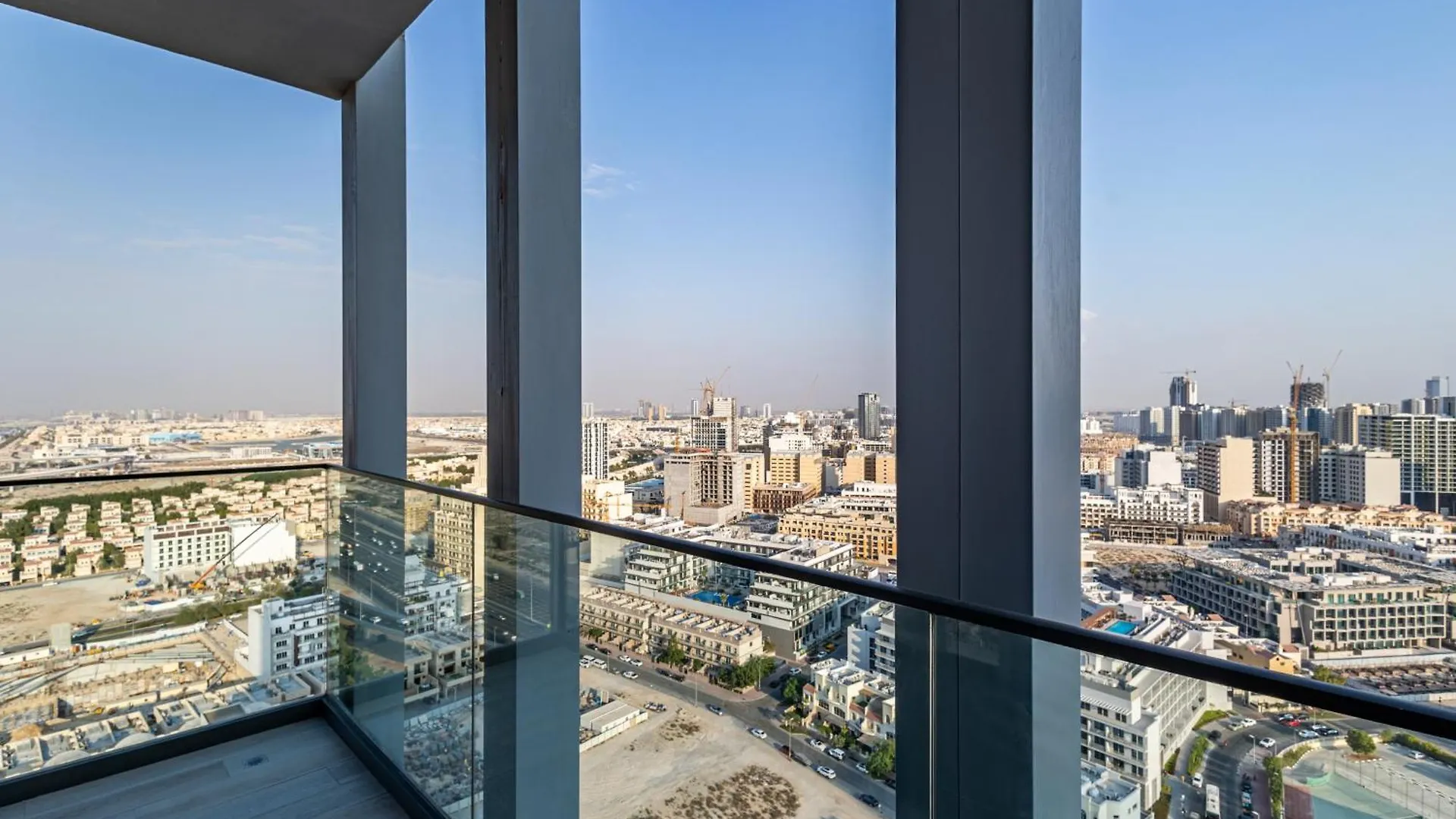 Superhost - Bright & Stylish 1-Bedroom In Bloom Tower, Jvc Dubai