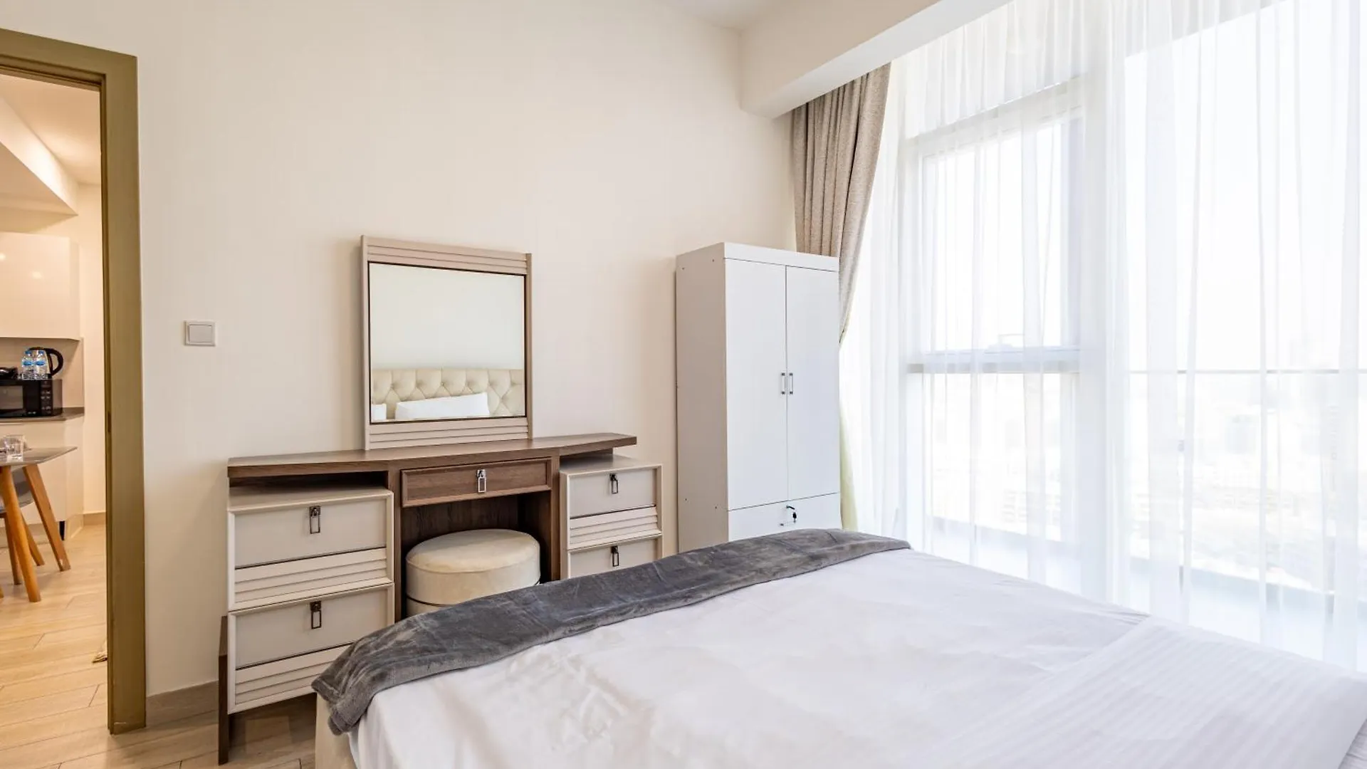 Superhost - Bright & Stylish 1-Bedroom In Bloom Tower, Jvc Dubai Apartment